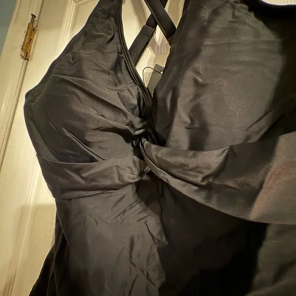 Elegant Black Women's Bikini Top - Picture 2 of 6